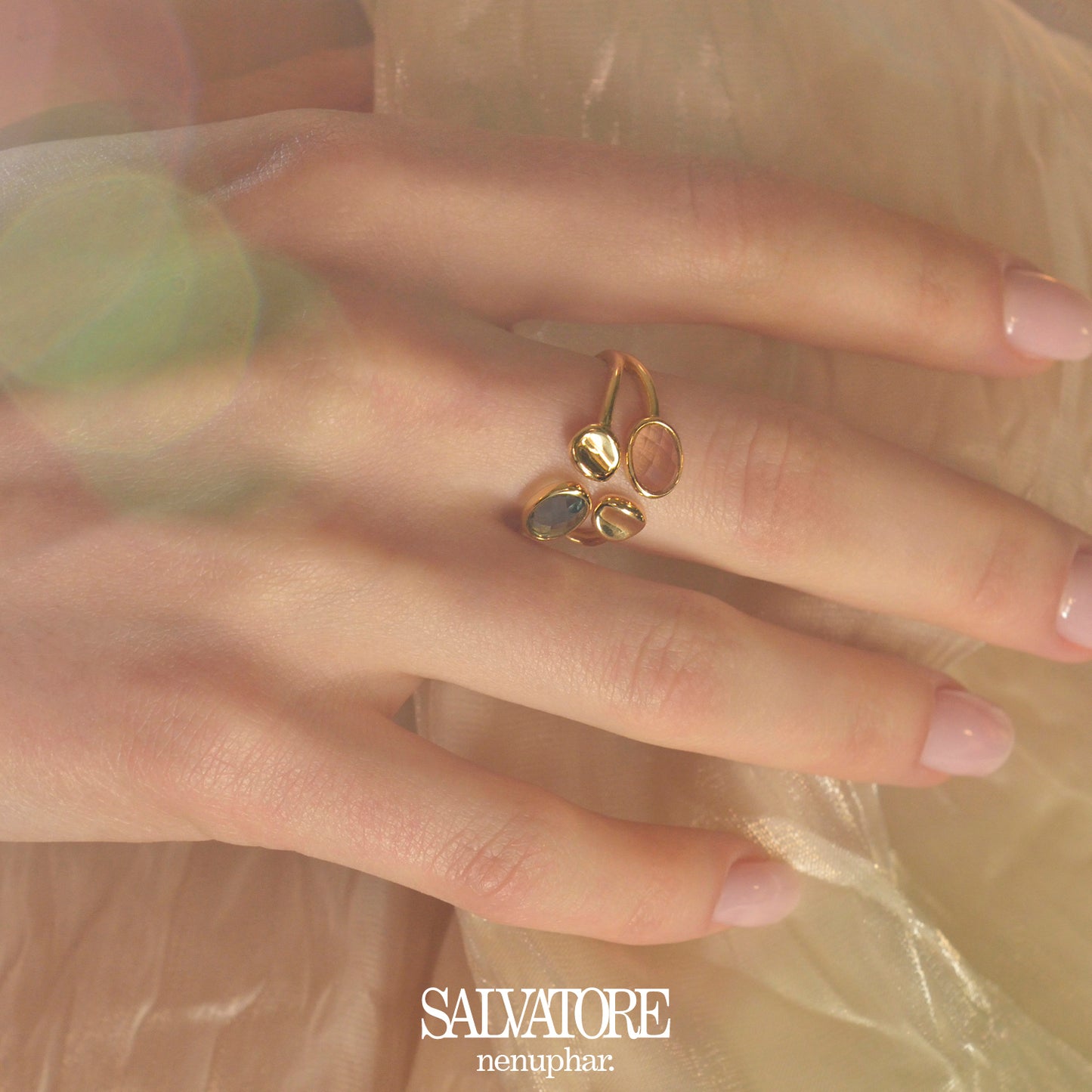 Anillo Nenúfar azul noche y mocha mousse