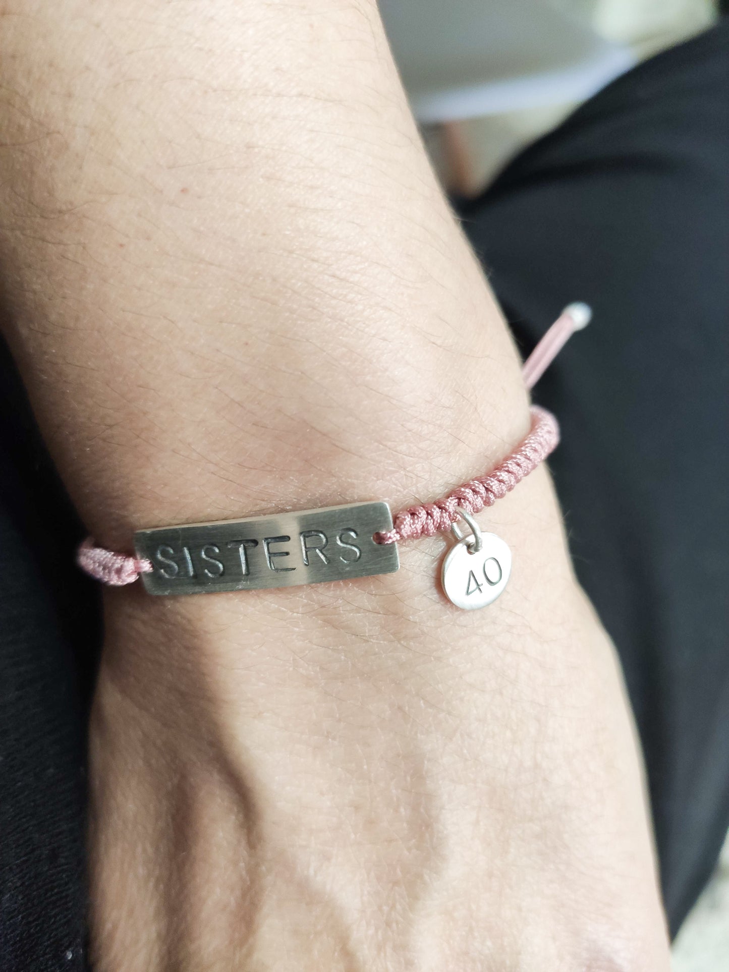 Pulsera SISTERS personalizable.